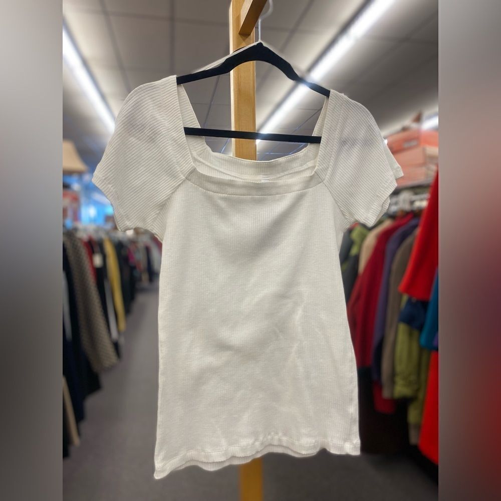 🛍️ Wishlist Ladies med White Ribbed Top